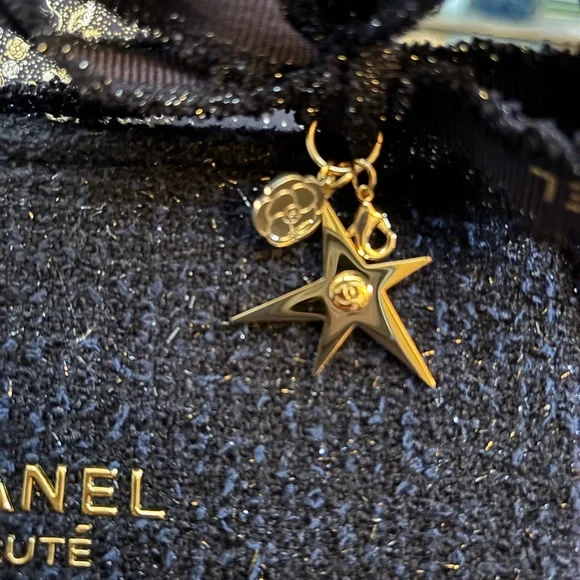 Chanel Beauté Elegant navy Cosmetic Bag NEW FULL SIZE MASCARA ($40 ret) 3 CHARM - Picture 2 of 5